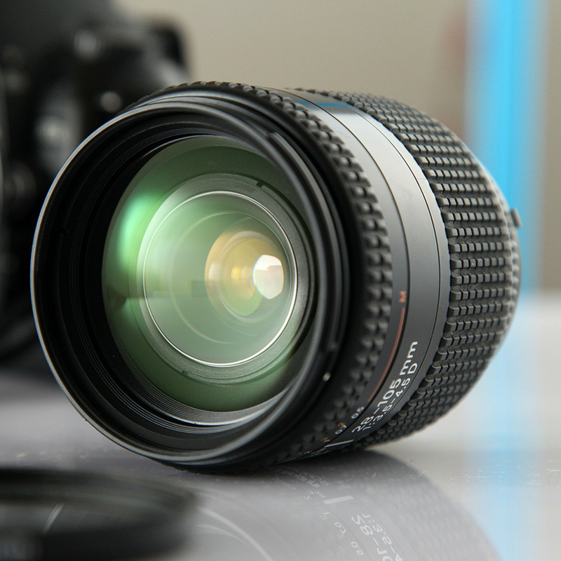 Detachable lense for a DSLR camera